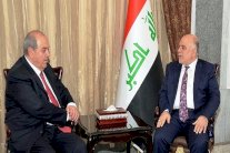 علاوي يدعو العبادي لمناظرة تلفزيونية حول الفساد 