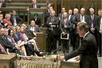 كاميرون: نفذنا غارات ضد داعش في سوريا