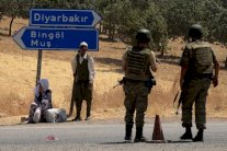 نقل الصحافيين البريطانيين الموقوفين بتركيا لسجن آخر