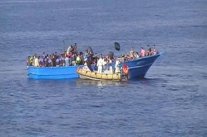 خفر سواحل ليبي يعيد 121 مهاجرا للبر بعد تعطل مركبهم