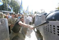 إصلاح دستوري في كييف ينقلب مواجهات