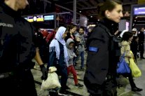 وفاة رضيع لعائلة مهاجرين سوريين في جزيرة يونانية