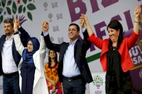 اتهام برلمانيات تركيات بدعم (بي كي كي)