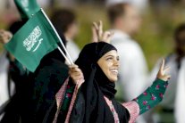 السعوديون يتفاعلون مع تسجيل مسنة بالانتخابات البلدية