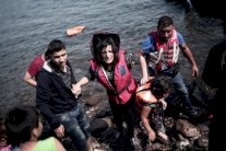  مبتعثة سعودية تساعد اللاجئين في رحلتهم إلى ألمانيا