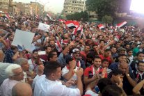 محتجو العراق .. اقتحام الخضراء ورفض تعطيل الاصلاح