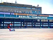 ألمانيا تهيئ مطارا مهجورا لاستقبال حشود اللاجئين