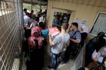 لاجئون سوريون بلبنان يحلمون ببلوغ ألمانيا من أبوابها