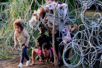 هنغاريا تهدد باعتقال اللاجئين