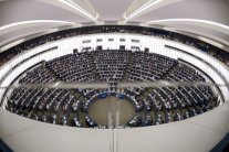  البرلمان الاوروبي يوافق على خطة يونكر حول اللاجئين 