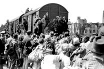 الألمان يتذكرون يوم جعلهم هتلر لاجئين في أوروبا