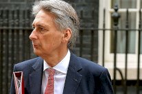 بريطانيا مستعدة لقبول الأسد رئيسًا لمرحلة انتقالية