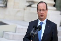 هولاند: من الضروري شن ضربات ضد داعش في سوريا