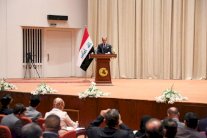 علاوي يتهم العبادي برفض المصالحة الوطنية