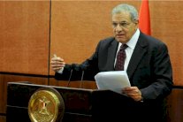 السيسي يطيح بحكومة محلب بعد تورط وزير بالفساد