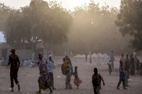 رئيس نيجيريا يعزز الأمن في مخيمات النازحين