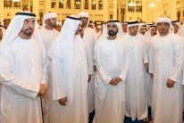 محمد بن راشد يتلقى تعازي الملك سلمان بوفاة نجله