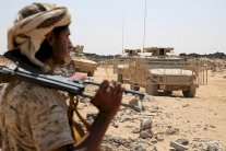  تعزيزات عسكرية جديدة لقوات هادي بالقرب من صنعاء