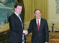 وزير بريطاني يتعرّض لانتقادات لزيارته شينجيانغ