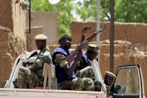 الانقلابيون يفرجون عن رئيس بوركينا فاسو الانتقالي