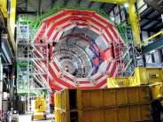 نشاط مصادم هادرون الكبير يحيي إشاعات عن فناء الأرض