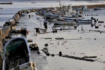 تسونامي خفيف يضرب الساحل الشرقي لليابان بعد زلزال