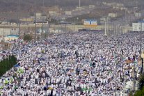 متابعة أمنية مباشرة خلال توافد الحجاج إلى جبل عرفات