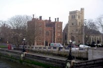 كبير أساقفة كانتربري يقدم منزلًا للاجئين