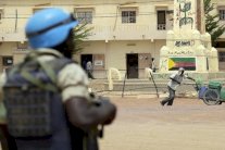 مقتل شرطي ومدني في وسط مالي في هجوم نسب لمتطرفين