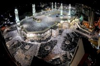 مليونا مسلم يتجمعون في مكة لبدء مناسك الحج