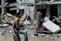 اليأس يدفع بغزيين إلى الانتحار 