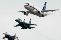 إيران وروسيا توقعان صفقة لمعدات الطيران 