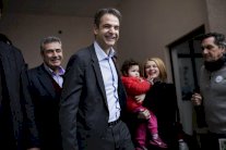 ميتسوتاكيس رئيسا لحزب 