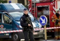 المحققون يسعون لتحديد هوية منفذ الهجوم امام مقر للشرطة في باريس