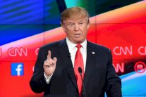 ترامب يهدد بالتخلي عن مشاريعه الاستثمارية في بريطانيا