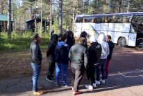 السويد تغلق بوابة دخول رئيسية للمهاجرين غير الشرعيين 