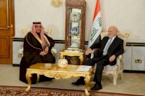 السبهان: الملك سلمان يعتبر العراق ركيزة لأمن المنطقة