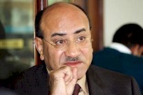 رجل مصر الأول المُكلف بمحاربة الفساد في قفص الاتهام