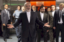 ظريف من فيينا: إنه يوم سعيد للشعب الإيراني