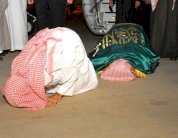 سعوديان أفرج عنهما الحوثيون يعودان إلى الرياض