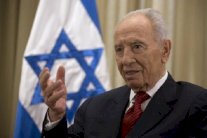 شمعون بيريز لن يغادر المستشفى قريبًا 