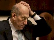 اولمرت ينجو من السجن ستة اشهر اضافية