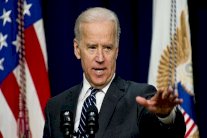 بايدن: الطبقة الوسطى تنقرض وعلينا حمايتها 