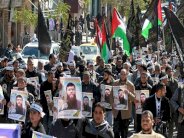 زوجة صحفي فلسطيني تطالب اسرائيل بإطلاق سراحه