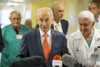 شمعون بيريز إلى المستشفى مجددا 