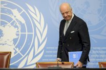 معارضون سوريون يتلقون دعوات لمفاوضات جنيف