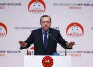 اردوغان يدافع عن اجراء استفتاء لتعديل الدستور