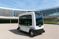 سيارة بدون سائق في شارع عام في هولندا