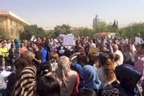 معلمو كردستان يضربون لعدم تسلم رواتبهم لعدة اشهر