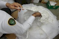 السعودية تضبط 30 ألف حبة كابتغون داخل فساتين زفاف